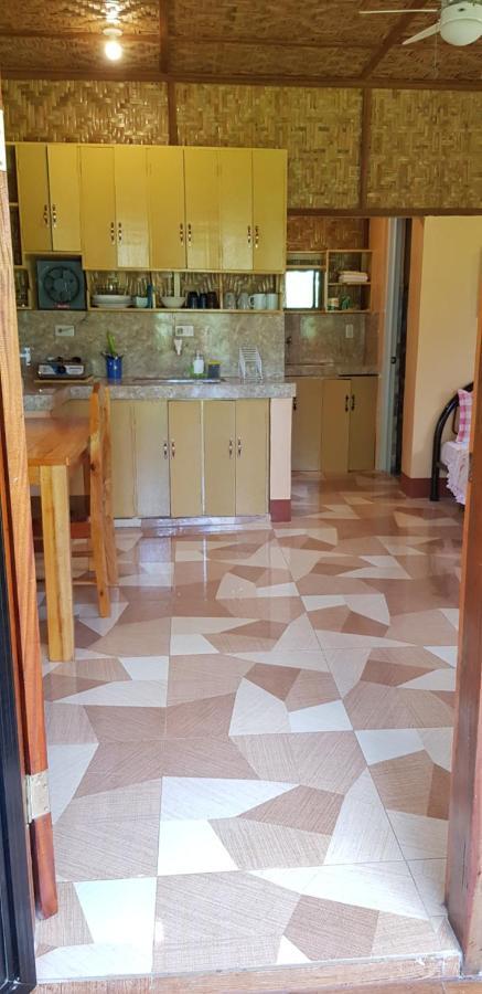 Paco'S Garden Home Stay Мамбаджао Екстериор снимка