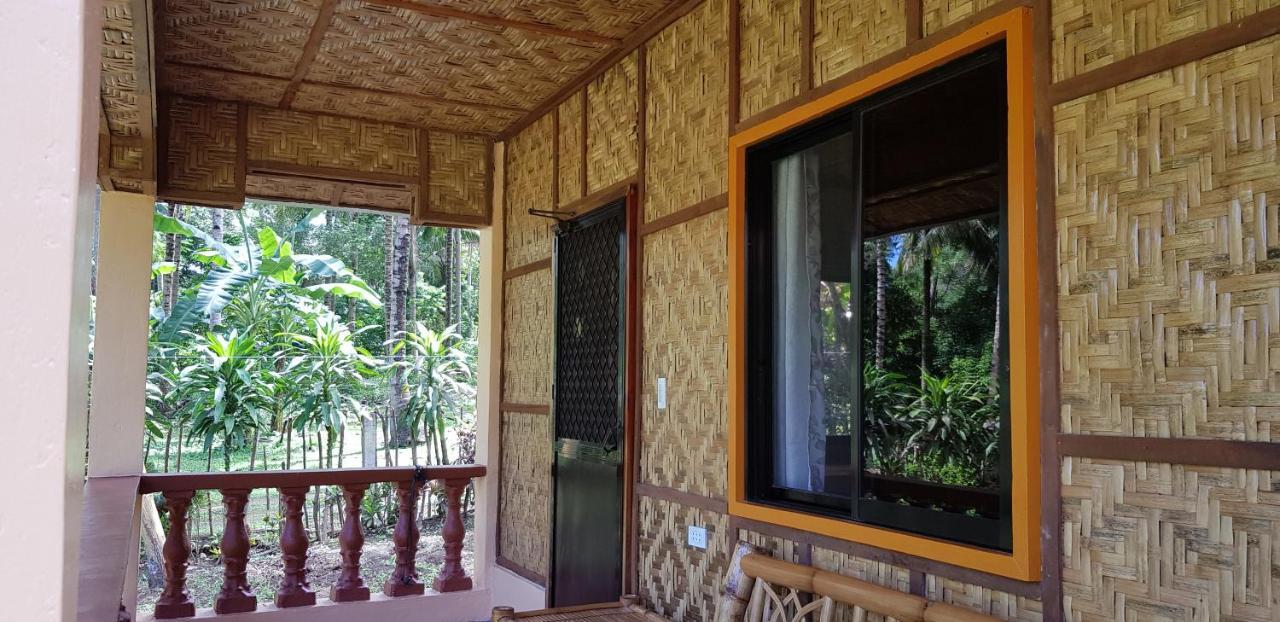 Paco'S Garden Home Stay Мамбаджао Екстериор снимка