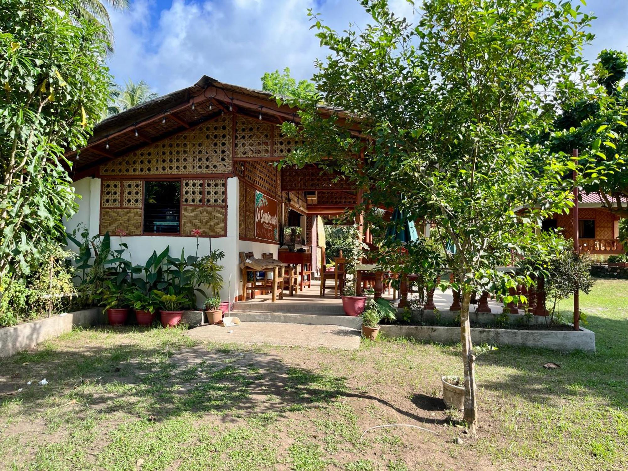 Paco'S Garden Home Stay Мамбаджао Екстериор снимка